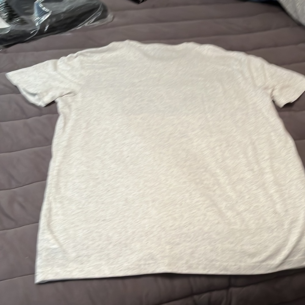 Large T shirt - Picture 5 of 6